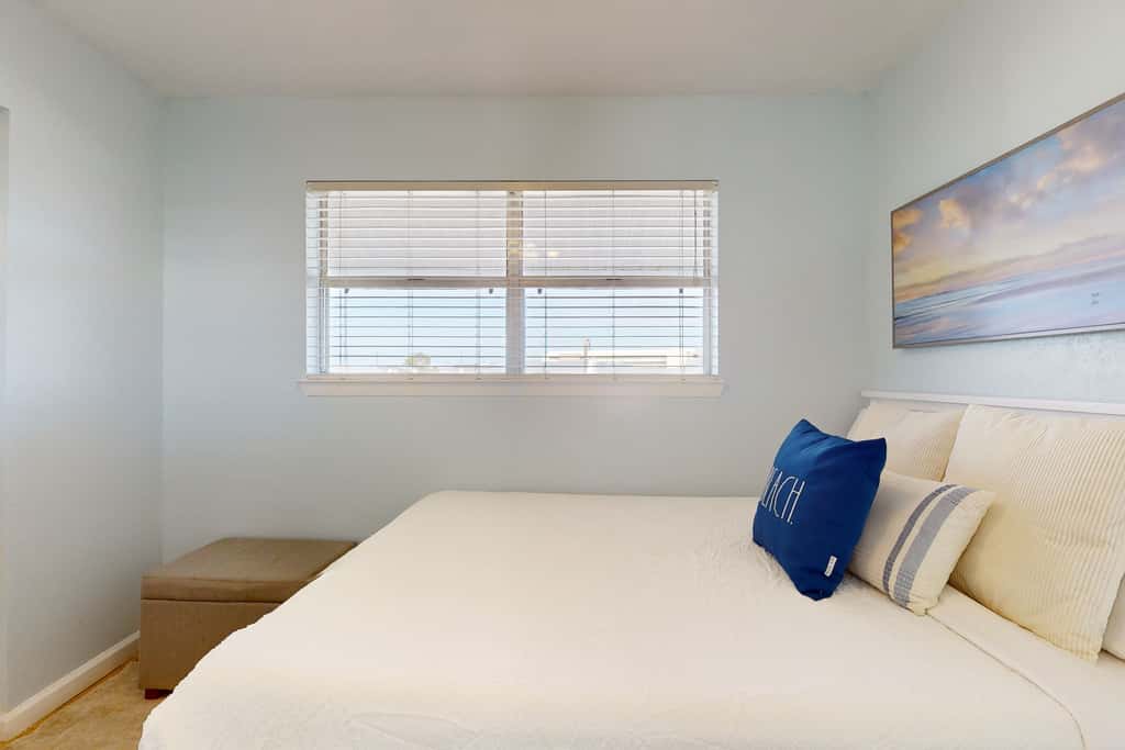 Cozy coastal condo, dog friendly, gulf view and close to beach access