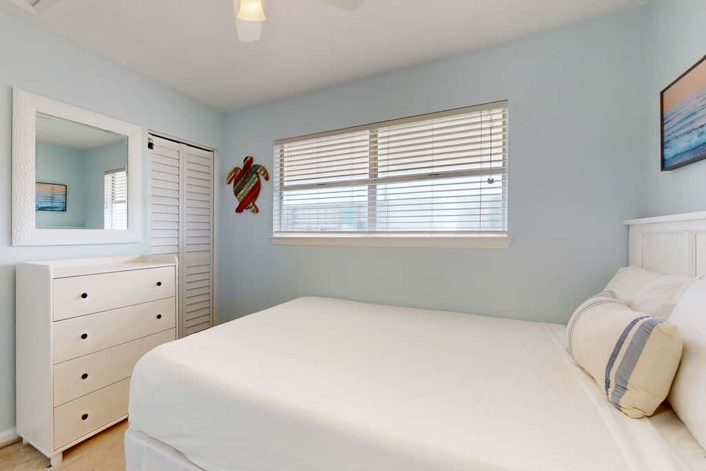 Cozy coastal condo, dog friendly, gulf view and close to beach access