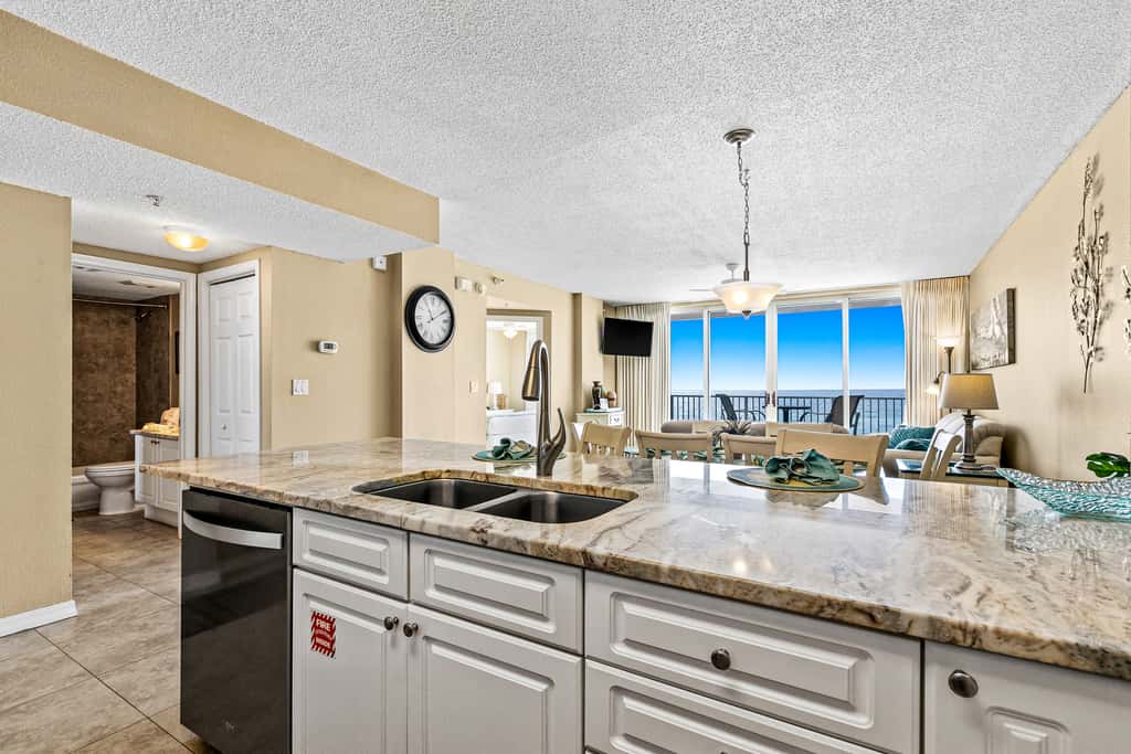 Fifth floor oceanfront condo with pool, ocean view, W/D