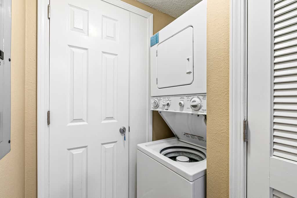 Fifth floor oceanfront condo with pool, ocean view, W/D