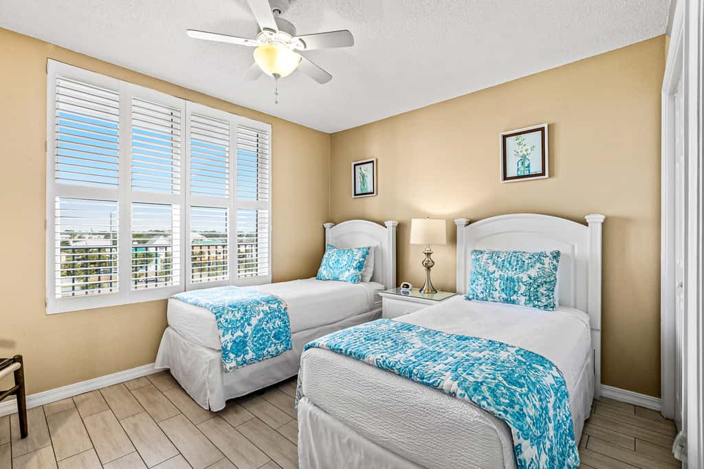 Fifth floor oceanfront condo with pool, ocean view, W/D