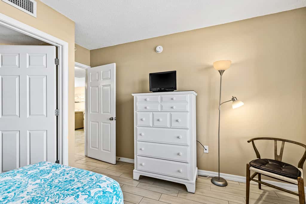 Fifth floor oceanfront condo with pool, ocean view, W/D