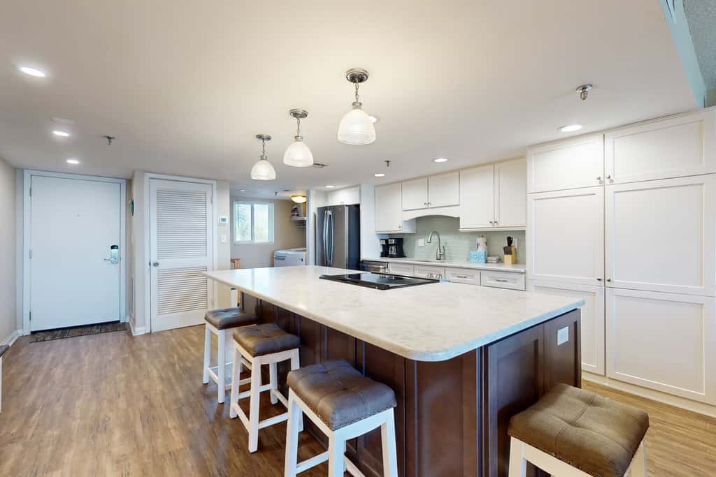 Beachfront condo with Gulf views, pool, tennis, gym, & private balcony
