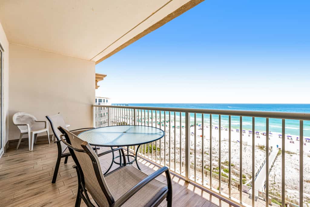 Sixth Floor, Oceanfront Gulf-Front Condo w/ Shared Pool