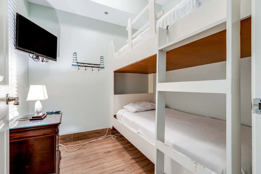 Sixth Floor, Oceanfront Gulf-Front Condo w/ Shared Pool