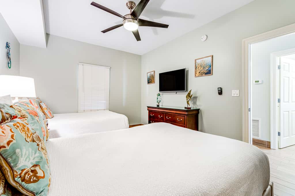 Sixth Floor, Oceanfront Gulf-Front Condo w/ Shared Pool