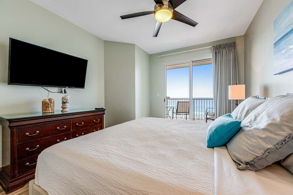 Sixth Floor, Oceanfront Gulf-Front Condo w/ Shared Pool
