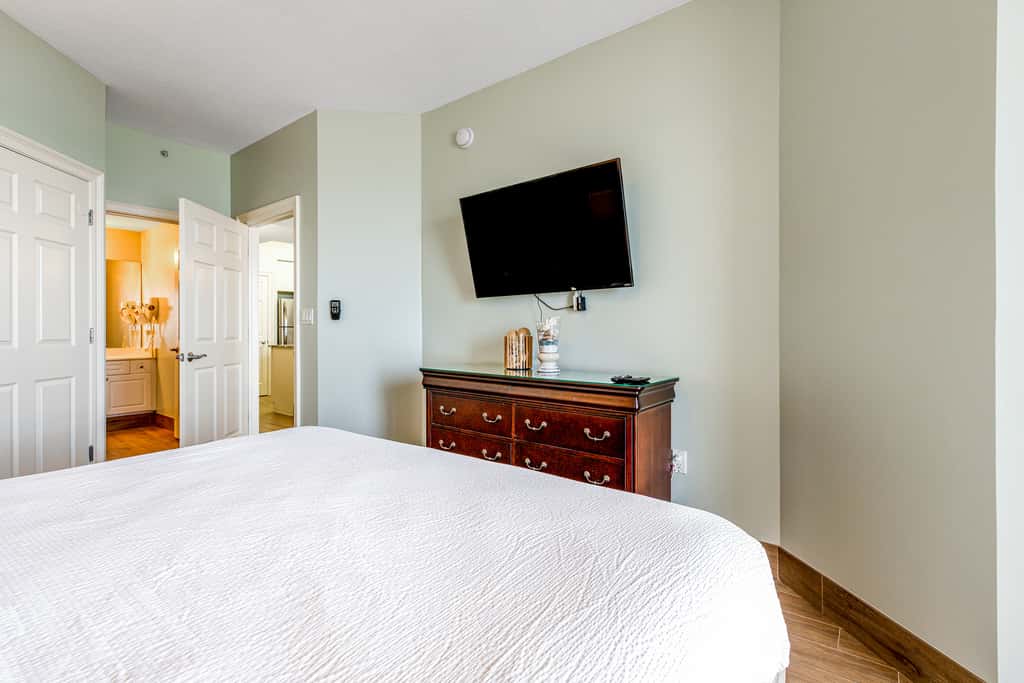 Sixth Floor, Oceanfront Gulf-Front Condo w/ Shared Pool