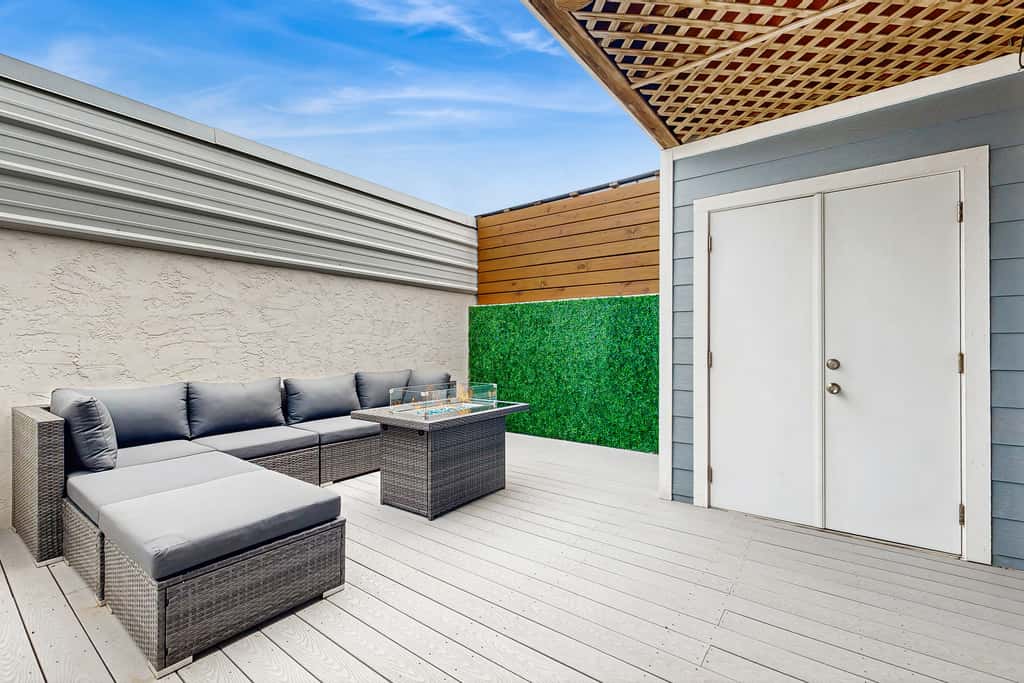 Gorgeous coastal townhome with outdoor space & close to beach