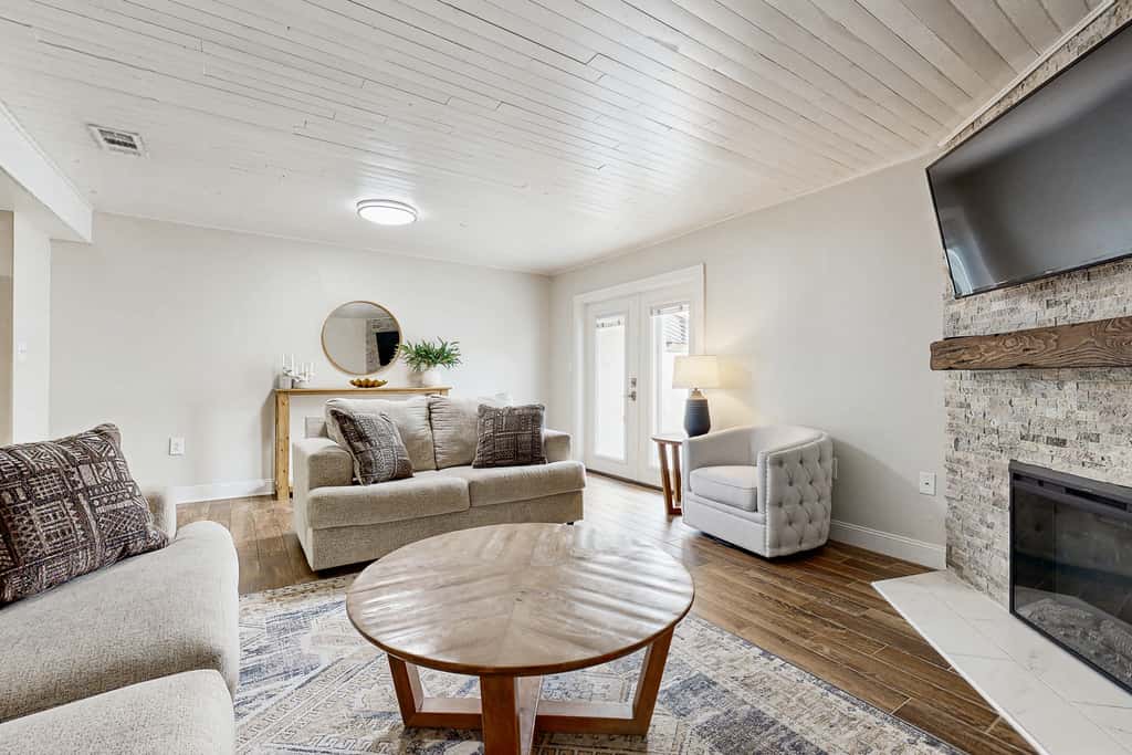 Gorgeous coastal townhome with outdoor space & close to beach