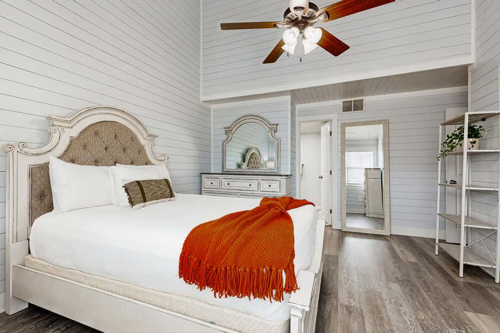 Gorgeous coastal townhome with outdoor space & close to beach