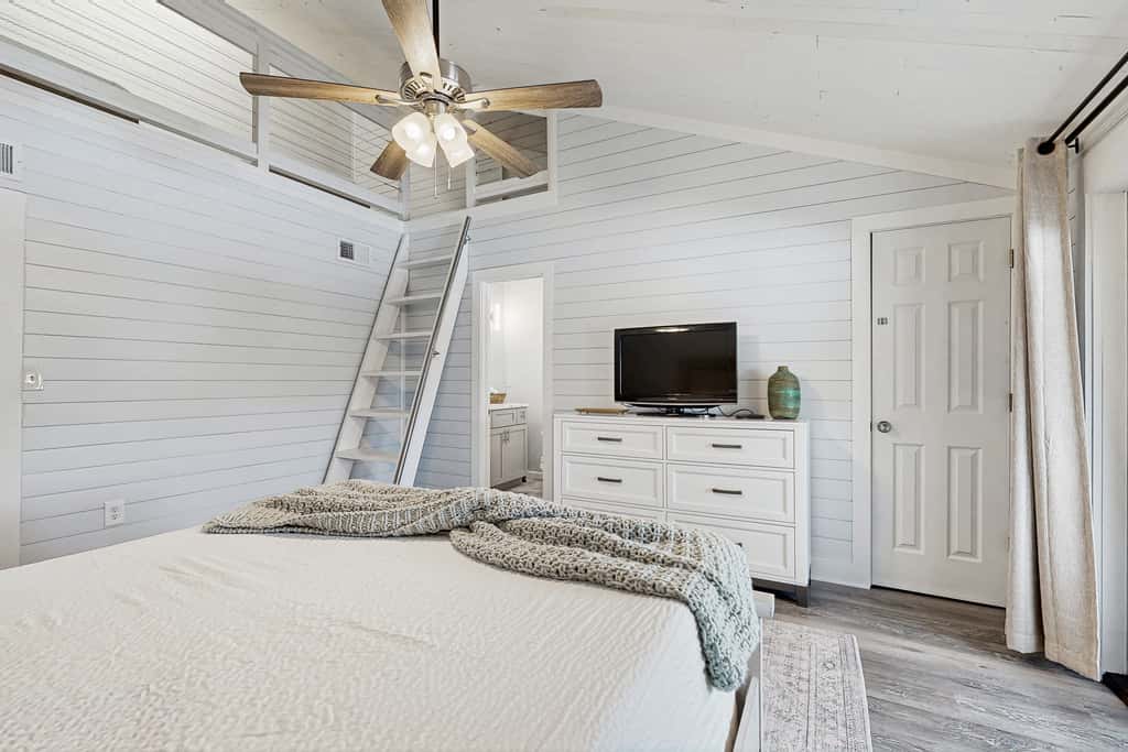 Gorgeous coastal townhome with outdoor space & close to beach