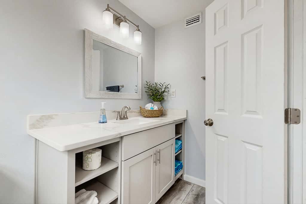 Gorgeous coastal townhome with outdoor space & close to beach