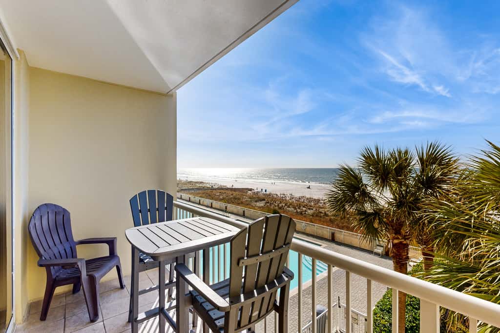 Beachfront condo with beach access, Gulf views, pools & balcony