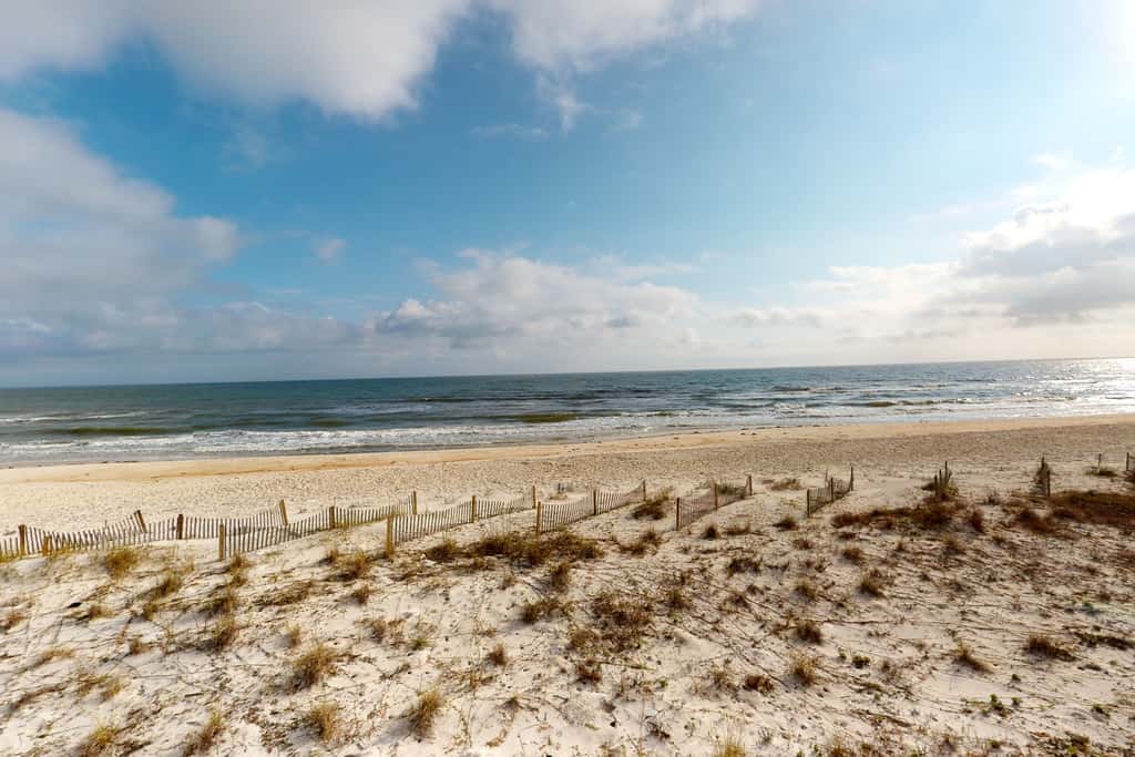 East-end SGI Townhouse on Gulf Front, beach access, on-site pool, & private W/D