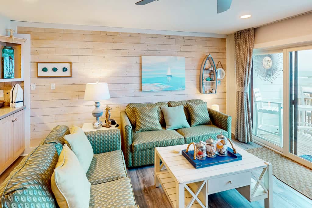 East-end SGI Townhouse on Gulf Front, beach access, on-site pool, & private W/D