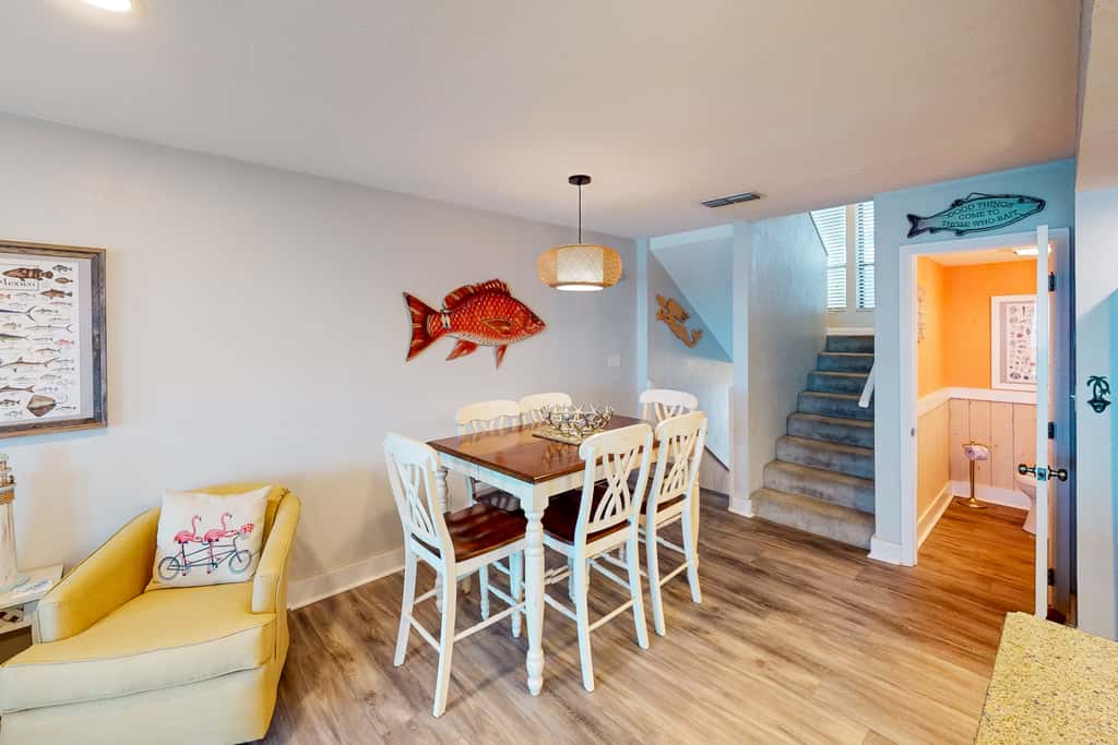 East-end SGI Townhouse on Gulf Front, beach access, on-site pool, & private W/D