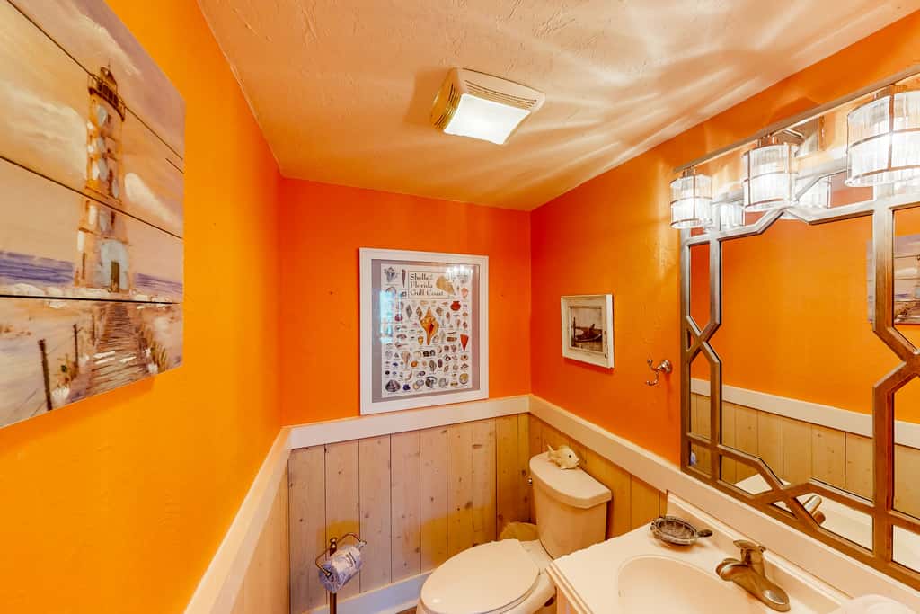 East-end SGI Townhouse on Gulf Front, beach access, on-site pool, & private W/D