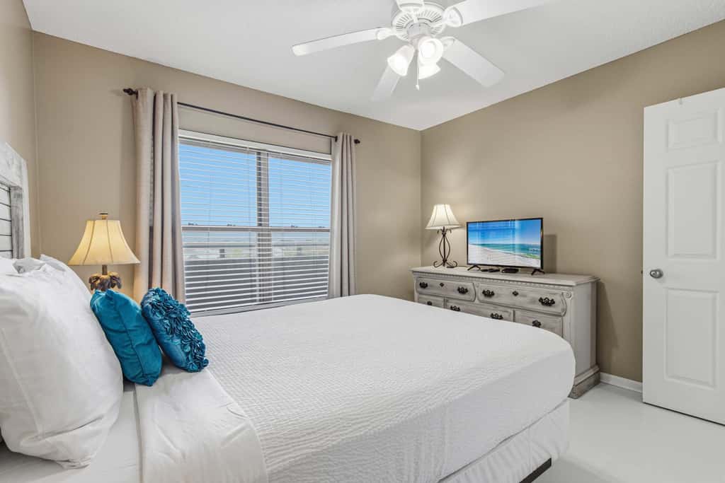 Spacious beachfront condo with full kitchen, shared pool and beach access