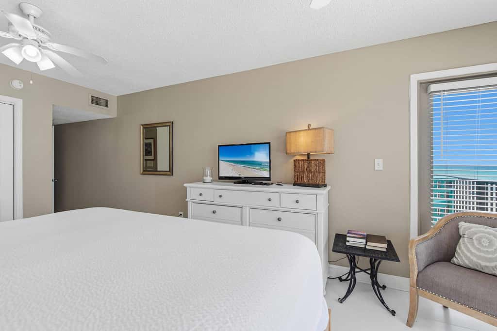 Spacious beachfront condo with full kitchen, shared pool and beach access