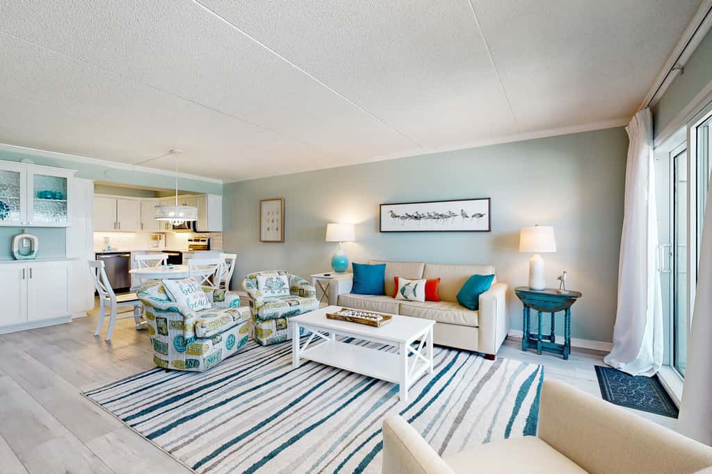 Sunlit Gulf-front condo with gorgeous water views, pool, balcony, & tennis court