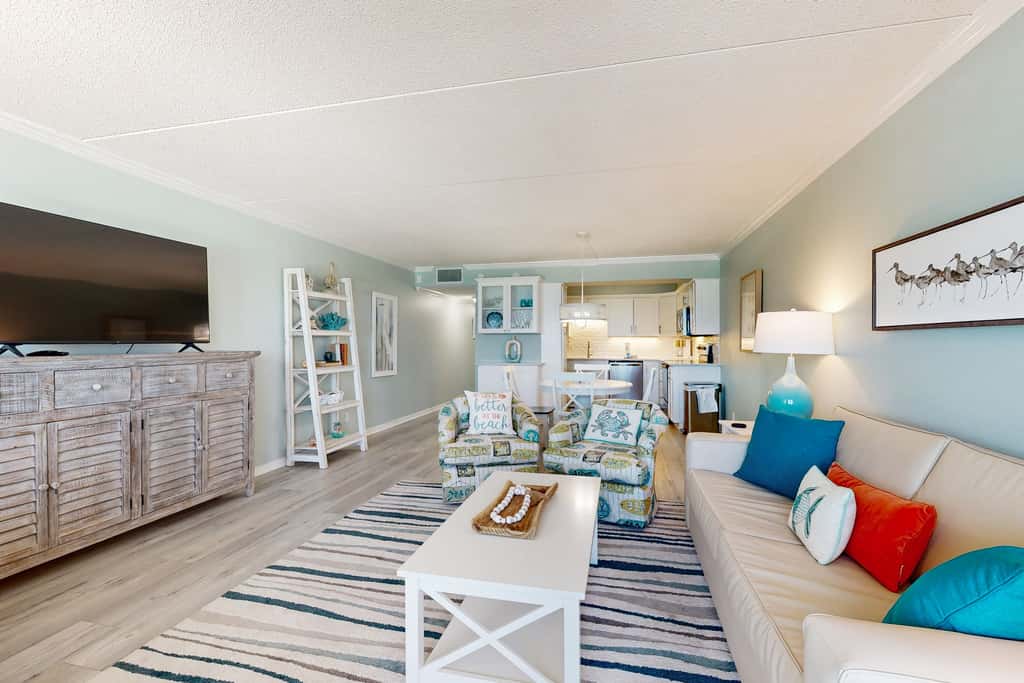 Sunlit Gulf-front condo with gorgeous water views, pool, balcony, & tennis court