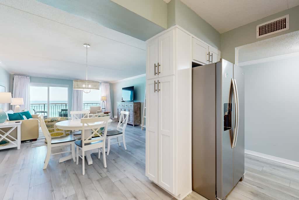 Sunlit Gulf-front condo with gorgeous water views, pool, balcony, & tennis court