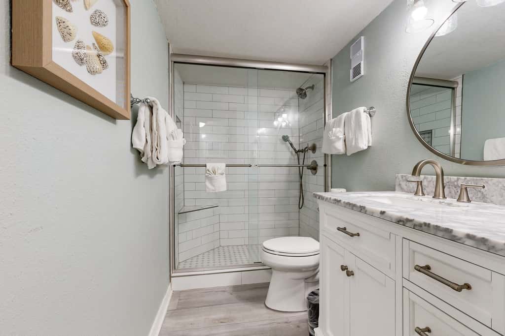 Sunlit Gulf-front condo with gorgeous water views, pool, balcony, & tennis court