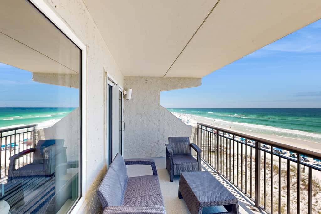Sunlit Gulf-front condo with gorgeous water views, pool, balcony, & tennis court