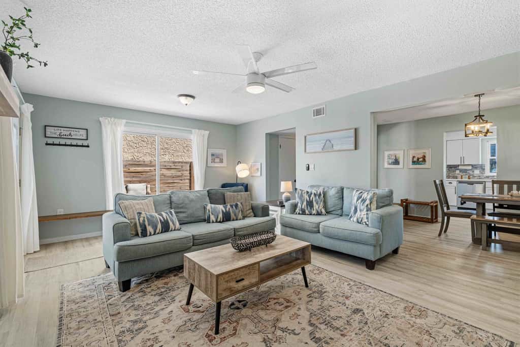 Sugar Reef Cottage-unit 1 - Gorgeous coastal townhome with washer&dryer, close to beach, & dog-friendly