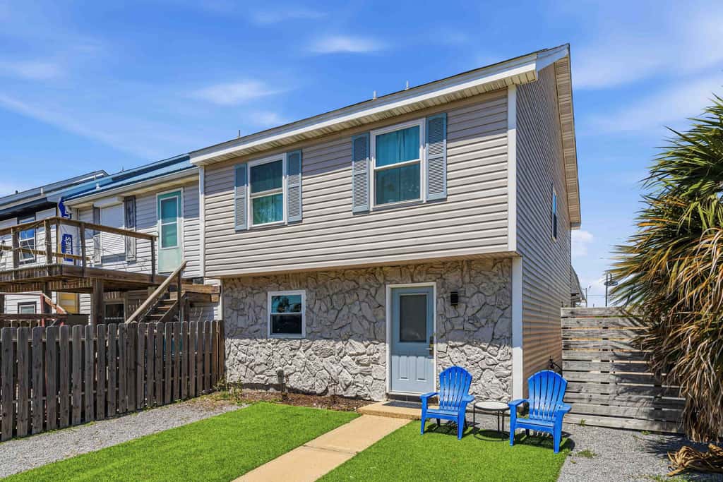 Sugar Reef Cottage-unit 1 - Gorgeous coastal townhome with washer&dryer, close to beach, & dog-friendly