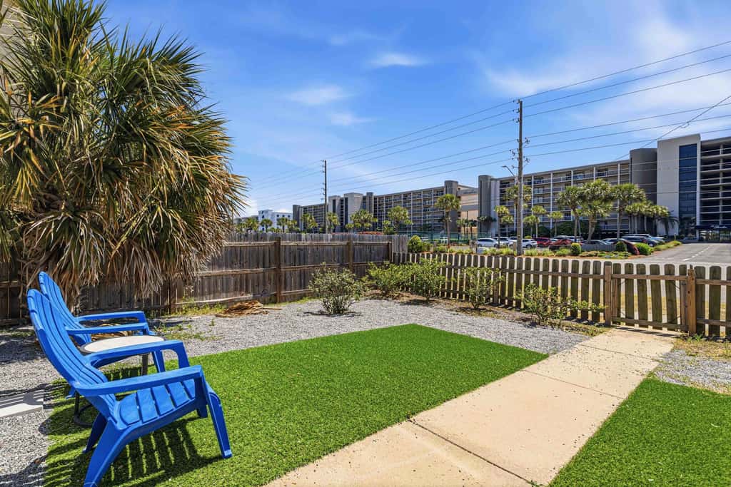 Sugar Reef Cottage-unit 1 - Gorgeous coastal townhome with washer&dryer, close to beach, & dog-friendly