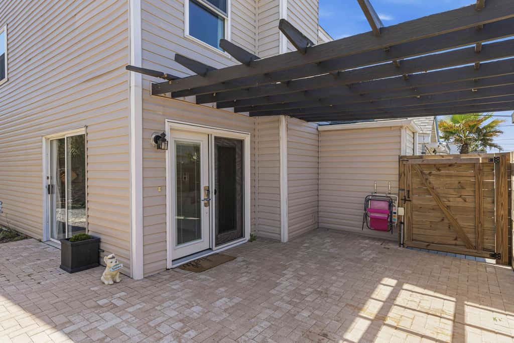 Sugar Reef Cottage-unit 1 - Gorgeous coastal townhome with washer&dryer, close to beach, & dog-friendly