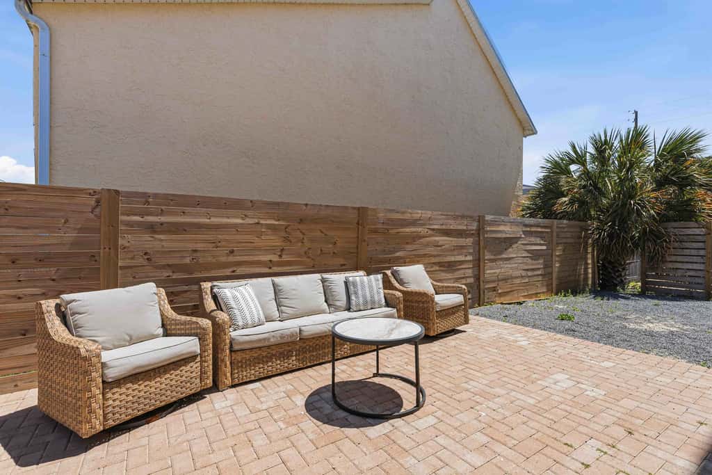 Sugar Reef Cottage-unit 1 - Gorgeous coastal townhome with washer&dryer, close to beach, & dog-friendly
