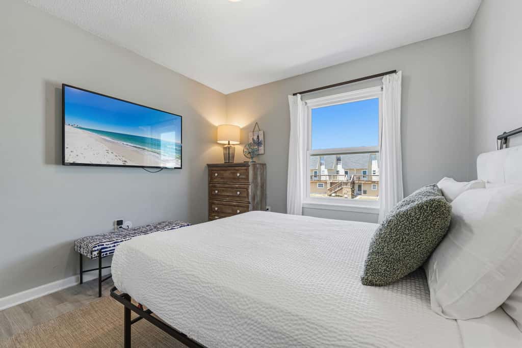 Sugar Reef Cottage-unit 1 - Gorgeous coastal townhome with washer&dryer, close to beach, & dog-friendly