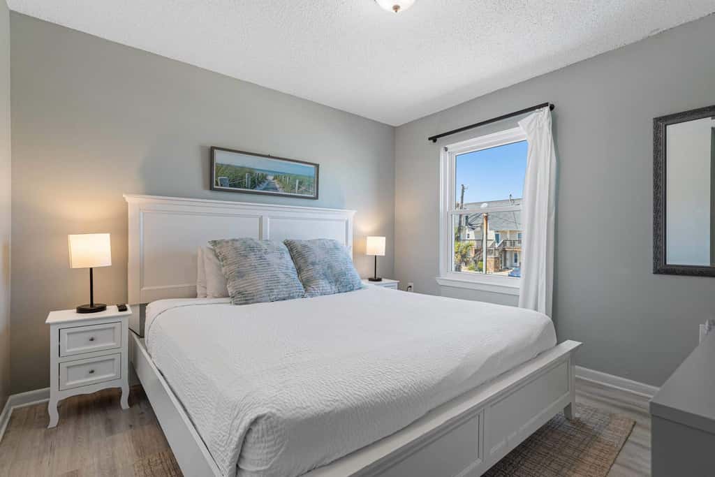 Sugar Reef Cottage-unit 1 - Gorgeous coastal townhome with washer&dryer, close to beach, & dog-friendly