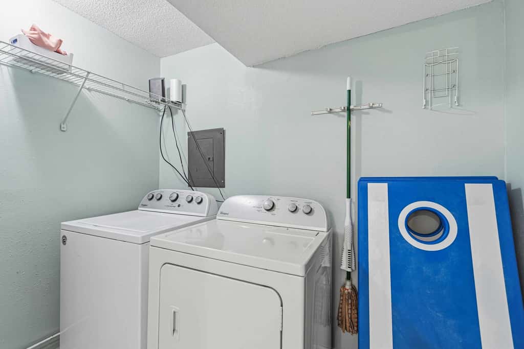 Sugar Reef Cottage-unit 1 - Gorgeous coastal townhome with washer&dryer, close to beach, & dog-friendly