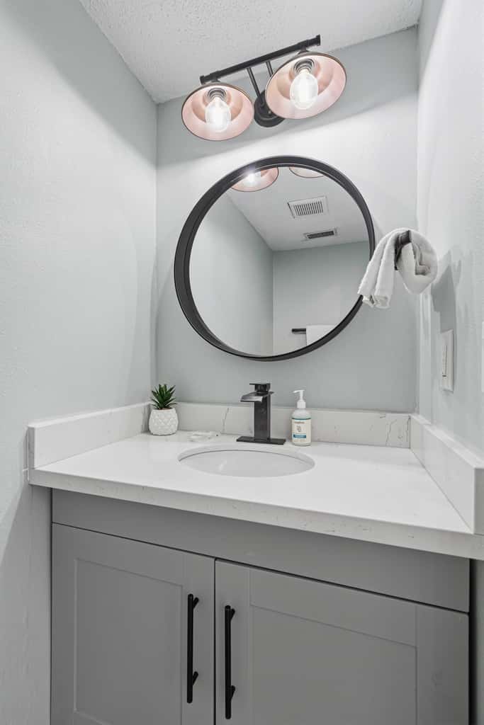 Sugar Reef Cottage-unit 1 - Gorgeous coastal townhome with washer&dryer, close to beach, & dog-friendly