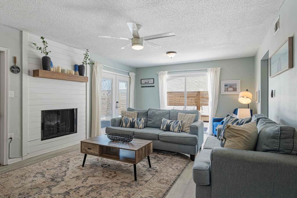 Sugar Reef Cottage-unit 1 - Gorgeous coastal townhome with washer&dryer, close to beach, & dog-friendly
