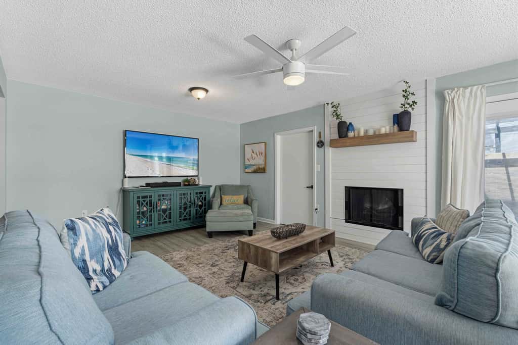 Sugar Reef Cottage-unit 1 - Gorgeous coastal townhome with washer&dryer, close to beach, & dog-friendly