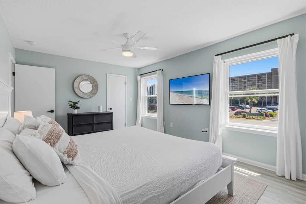 Sugar Reef Cottage-unit 1 - Gorgeous coastal townhome with washer&dryer, close to beach, & dog-friendly
