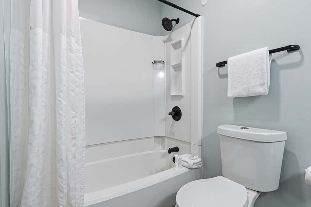 Sugar Reef Cottage-unit 1 - Gorgeous coastal townhome with washer&dryer, close to beach, & dog-friendly
