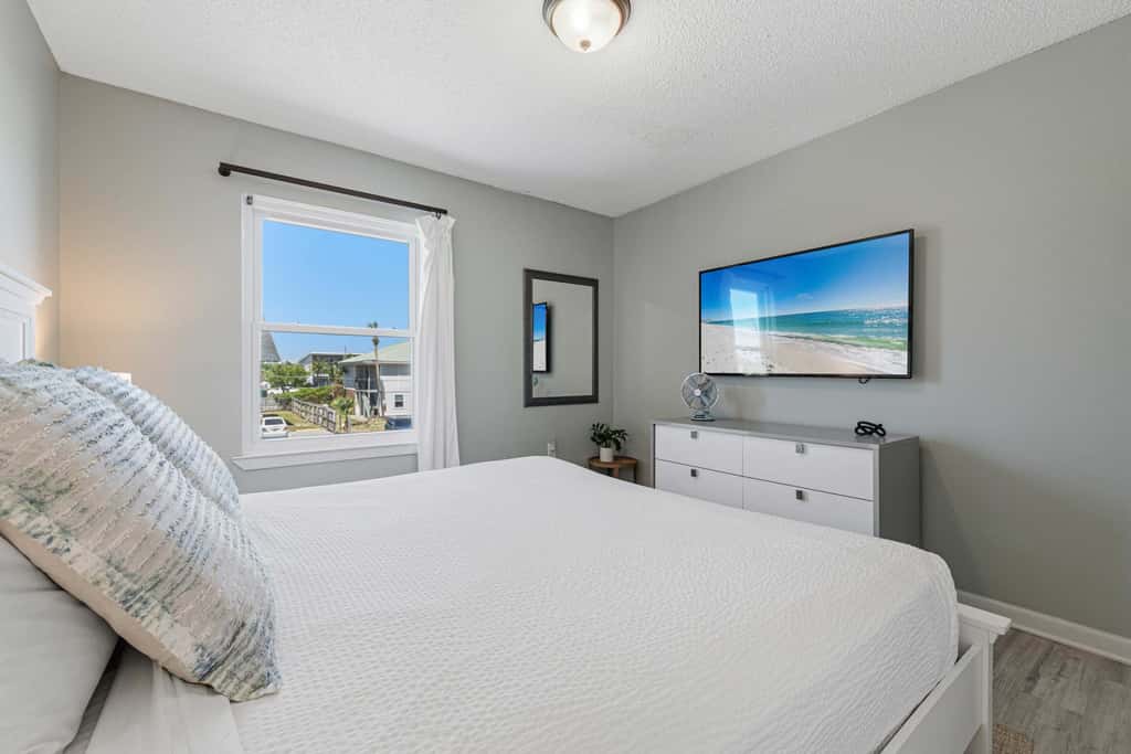 Sugar Reef Cottage-unit 1 - Gorgeous coastal townhome with washer&dryer, close to beach, & dog-friendly
