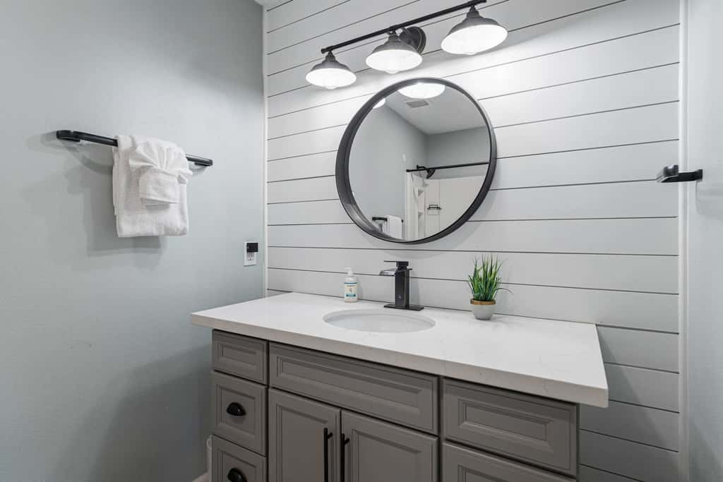 Sugar Reef Cottage-unit 1 - Gorgeous coastal townhome with washer&dryer, close to beach, & dog-friendly