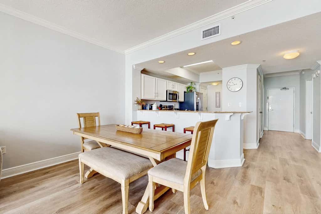 Picturesque Gulf-Front Condo Steps To Beach Gulfside Pool & Exercise Room