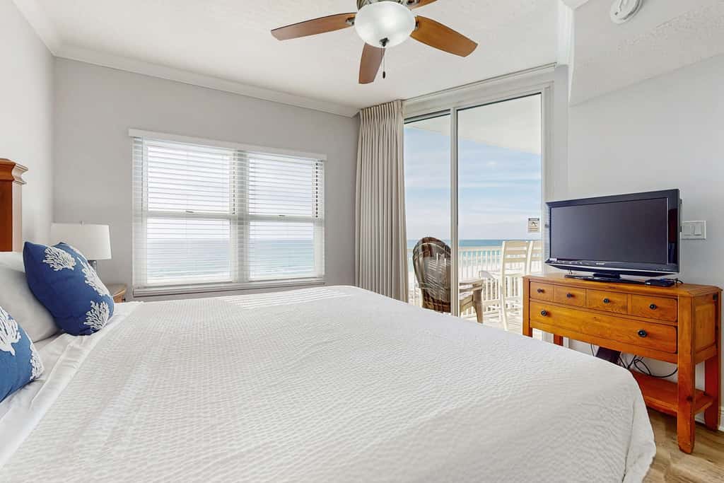 Picturesque Gulf-Front Condo Steps To Beach Gulfside Pool & Exercise Room