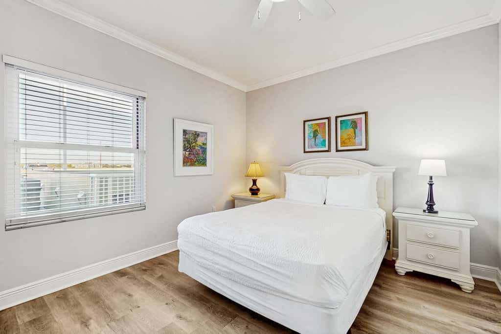 Picturesque Gulf-Front Condo Steps To Beach Gulfside Pool & Exercise Room