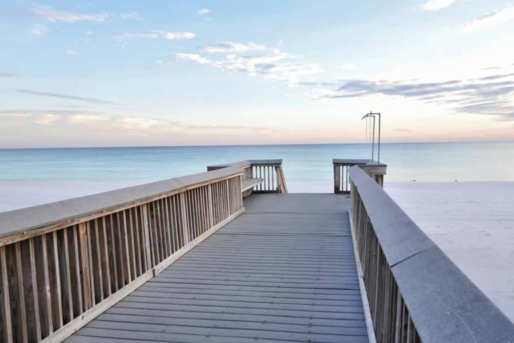Picturesque Gulf-Front Condo Steps To Beach Gulfside Pool & Exercise Room