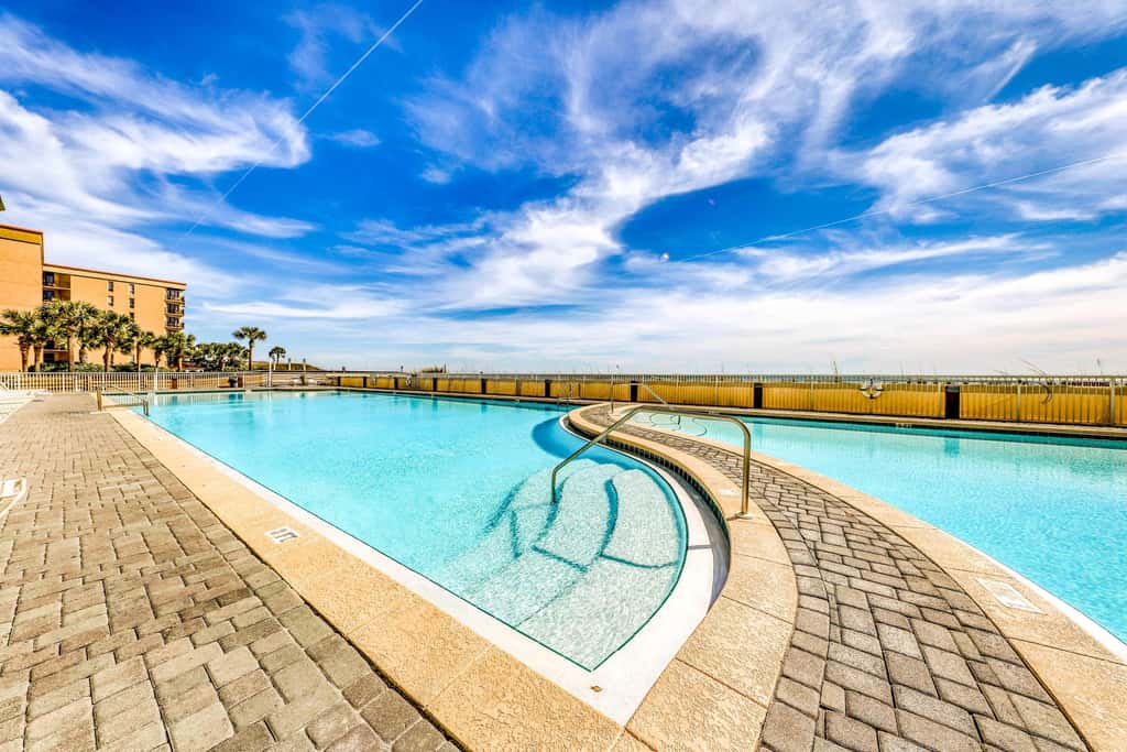 Picturesque Gulf-Front Condo Steps To Beach Gulfside Pool & Exercise Room