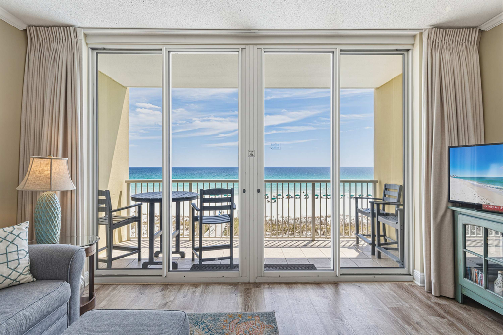 Inviting 4th Floor Condo On Okaloosa Island Gulf-Front Views Shared pool